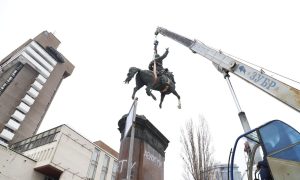 Оприлюднено кадри демонтажу пам’ятника Щорсу у Києві