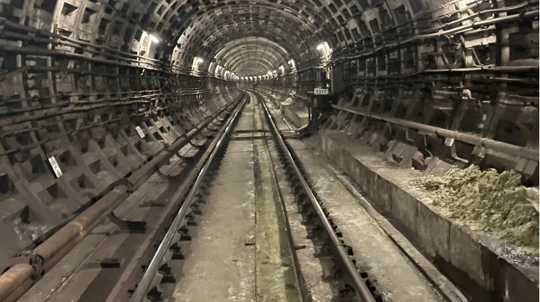 Фото: прокуратура показала стан аварійного тунелю метро в Києві
