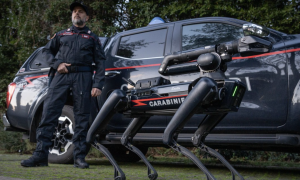 В Італії представили робота-собаку, який допомагатиме поліцейським