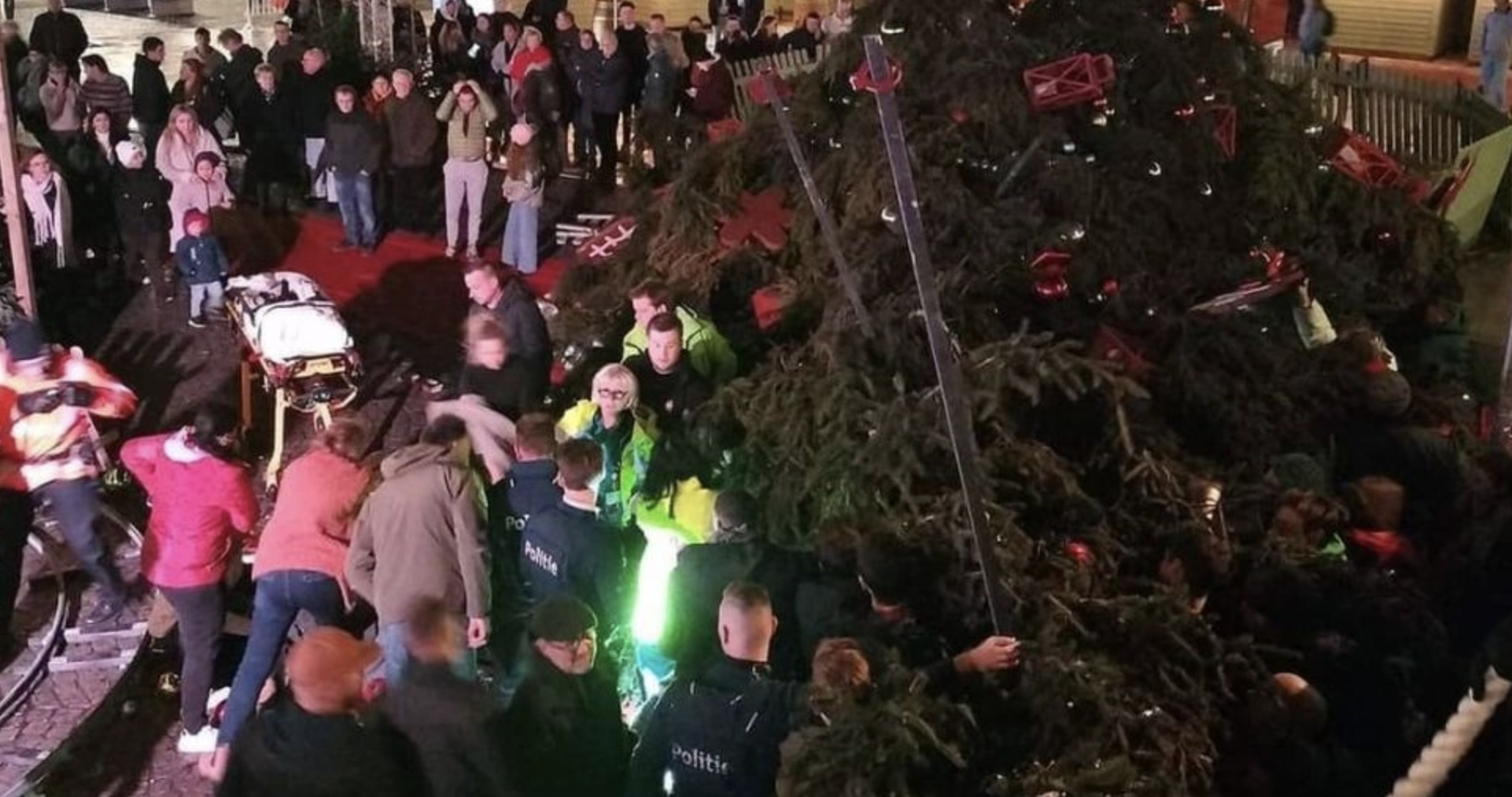У Бельгії від падіння різдвяної ялинки на площі загинула жінка