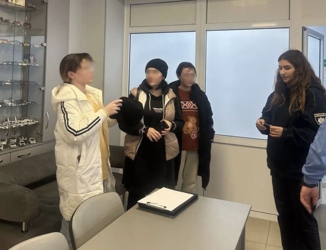 Українка прийшла складати іспит на права замість своєї сестри-близнючки