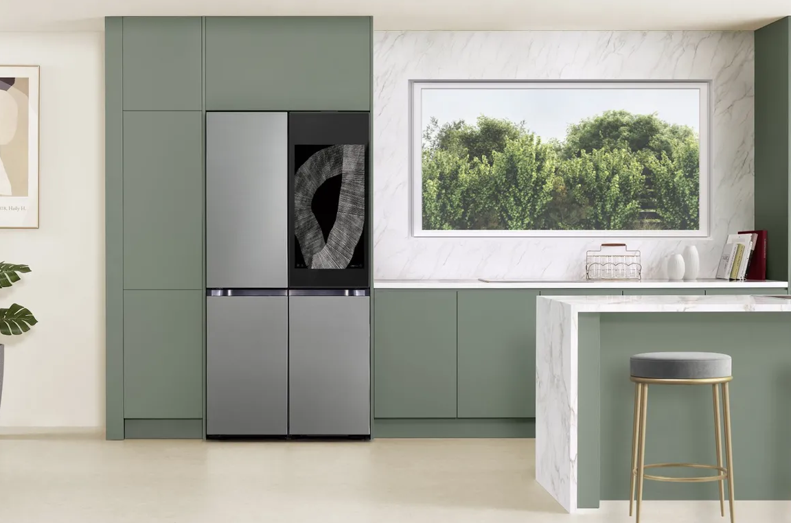 Samsung на CES 2024 представить розумний холодильник, який бачить продукти і дає поради