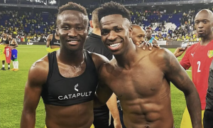 В Африці футболіст звинуватив напарників у викрадені футболки зірки Реала