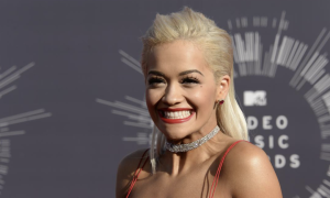 Відома співачка презентувала святкову форму команди Маліновського — фото