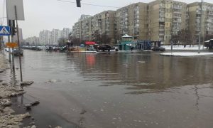 Фото: у Києві стався «потоп» через масштабну аварію 