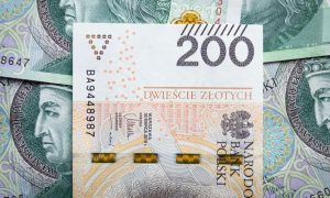 Українські біженці у Польщі: держава підвищує розмір фінансової допомоги – що відомо