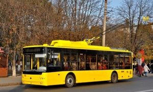 Відео: у Києві тролейбус загорівся під час руху