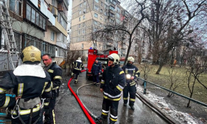 В Києві спалахнула пожежа в багатоповерхівці, загинула жінка
