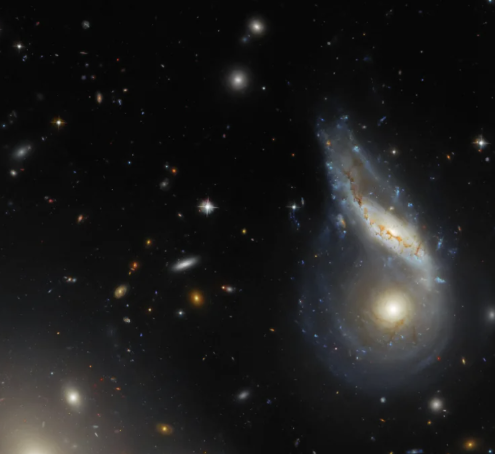 NASA показало злиття двох галактик