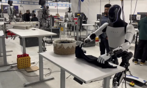 Ілон Маск зізнався, що відео з роботом Optimus підроблене