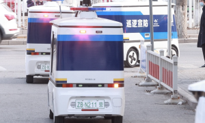 У Пекіні почали тестувати безпілотні поліцейські електрокари