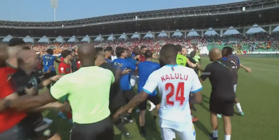 На Кубку Африки футбольні команди влаштували масову бійку — відео