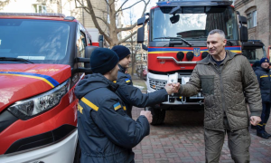 Київ отримав від німецького міста-побратима п’ять нових пожежних автомобілів