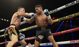 Теофімо Лопес скандальним рішенням переміг Ортіса і зберіг пояс — відео