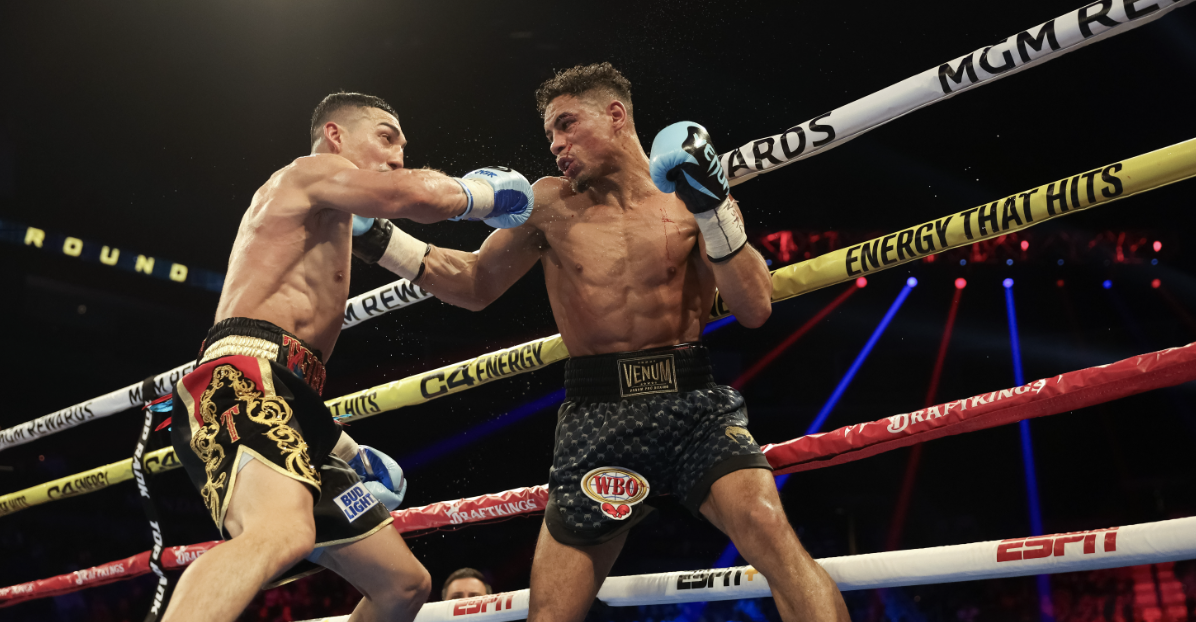 Теофімо Лопес скандальним рішенням переміг Ортіса і зберіг пояс — відео