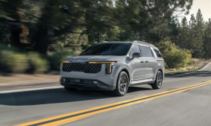 Kia представила гібридний мінівен