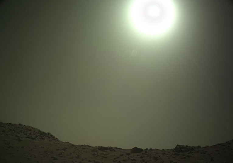 Схоже на картоплину. Марсохід Perseverance зафільмував сонячне затемнення на Червоній планеті