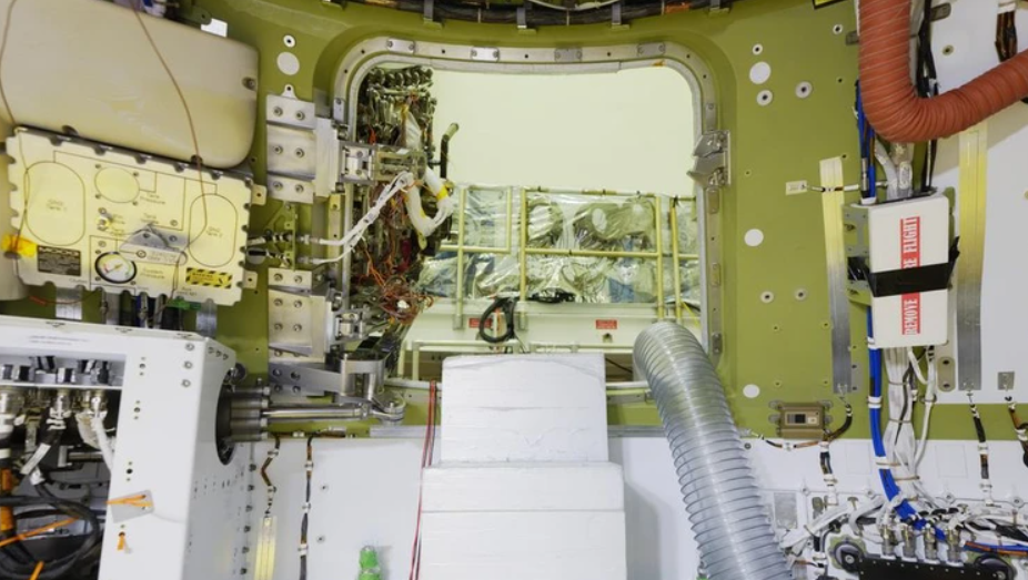 Доставить астронавтів на Місяць: у NASA показали кабіну космічного корабля 