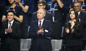 Пліч-о-пліч із диктатором. МОК звинуватив путіна у використанні 17-річної фігуристки