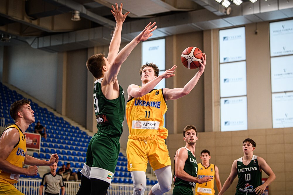 Баскетбол: Максим Шульга увійшов до символічної збірної конференції NCAA