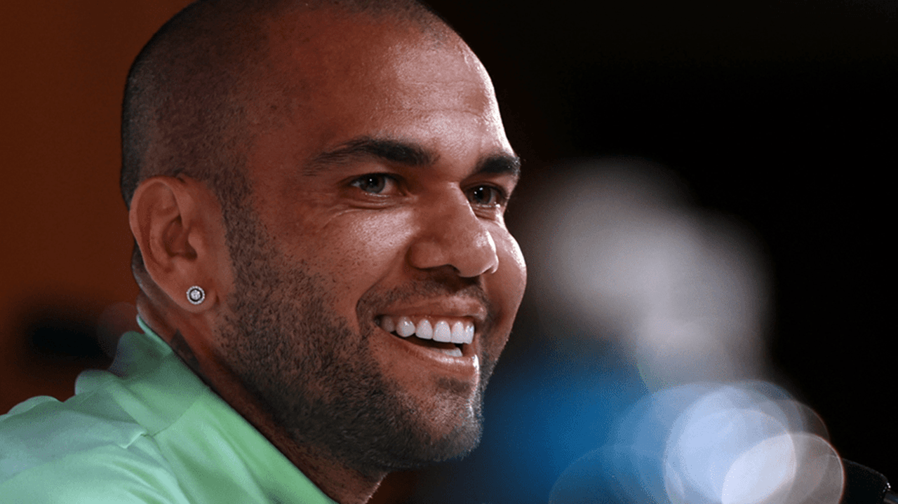 Футболіст Дані Алвес, засуджений за зґвалтування, вийшов на волю та влаштував вечірку