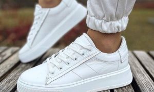 Идеи для летних нарядов с кроссовками