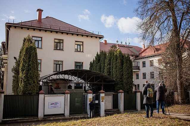 У Вільнюсі будівлю посольства росії закидали «коктейлем Молотова»