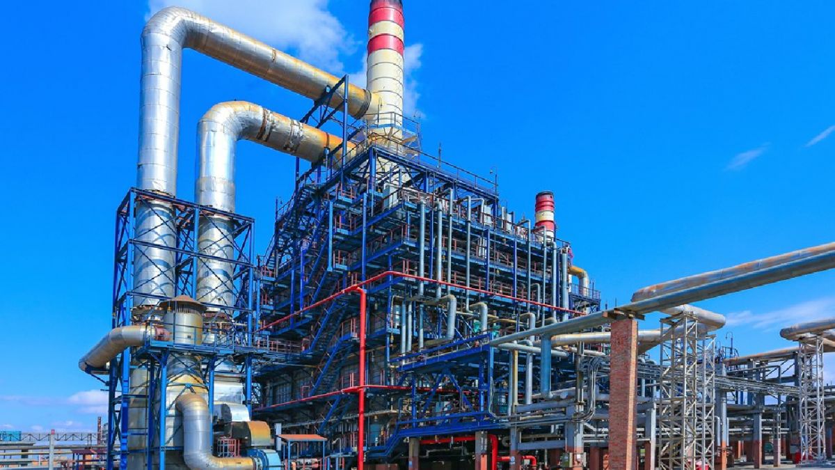 У російському Орську прорвало дамбу, зупинився НПЗ