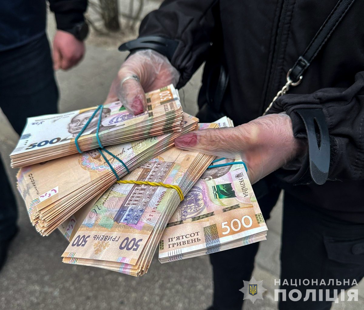Ціни зростають: медсестра із Полтавщини торгувала «білими квитками»