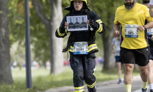 Рятувальник з Полтави під час Київського півмарафону присвятив забіг загиблим колегам-харків'янам