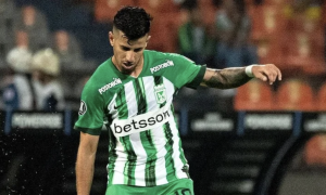 В Колумбії під час матчу фанат кинув ніж у голову футболісту — відео