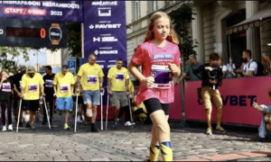 Яна Степаненко,  яка втратила ноги під час ракетного удару, візьме участь у марафоні