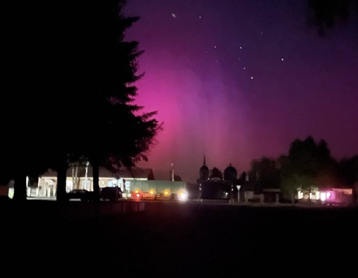 У небі над Україною помітили дивний спалах та сяйво: версії соцмереж