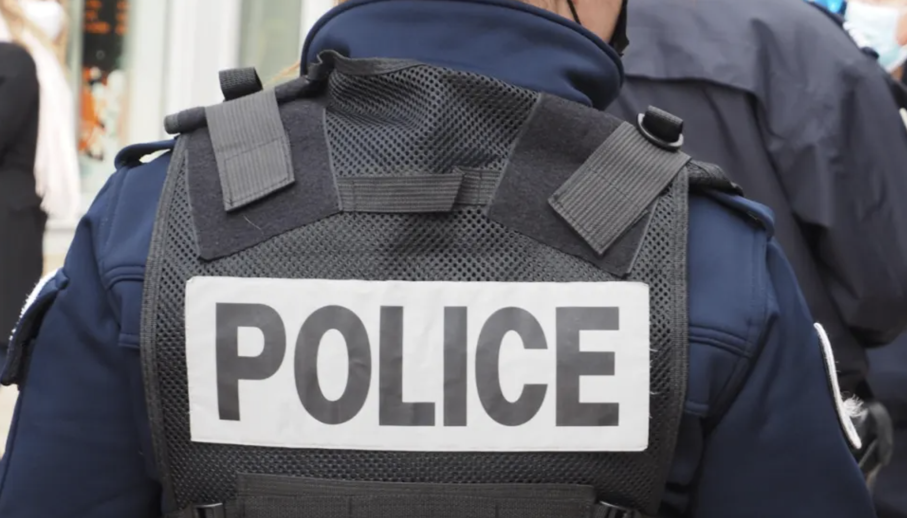 У поліцейській дільниці Парижа сталася стрілянина