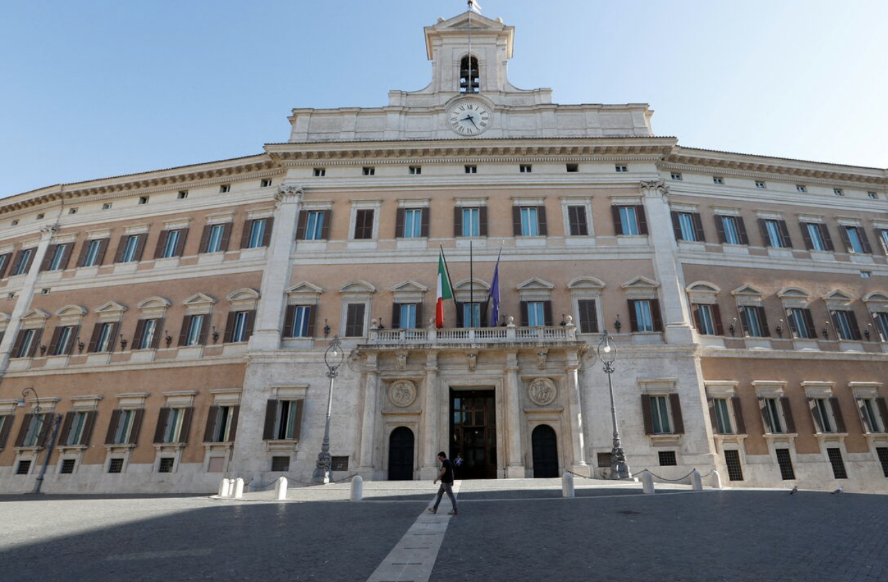 В Італії ультраправі хочуть прибрати прапори ЄС з держустанов