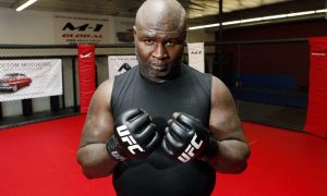 Член Міжнародного залу боксерської слави пообіцяв нокаутувати Усика, Ф’юрі та Джошуа