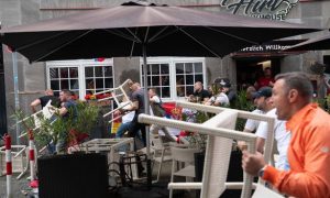 Син президента Сербії потрапив у кадр під час бійки з англійськими футбольними фанами