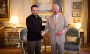 Підсумки тижня: Уряд спровокував скандал навколо корупціонерів, Зеленський зустрівся із Чарльзом ІІІ, антивірус зупинив тисячі літаків