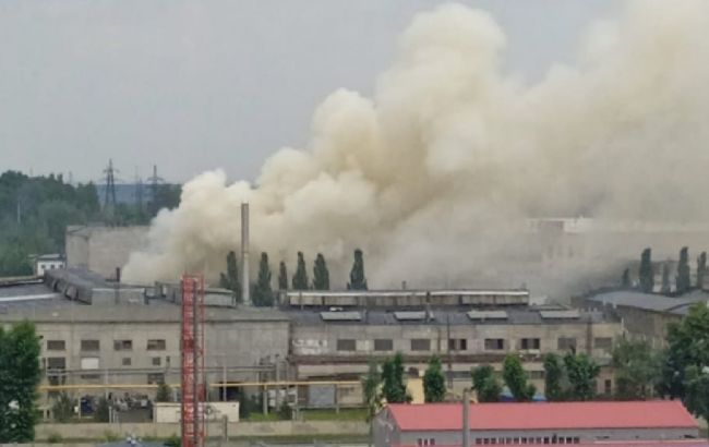Відео: у російському Єкатеринбурзі горить військовий завод «Уралтрансмаш»
