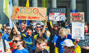 Фото: у Парижі пройшла хода пам’яті за вбитими рф українськими спортсменами