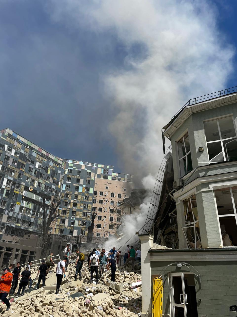 Під час ракетної атаки на Київ загинуло п'ять людей Під час ракетної атаки на Київ загинуло п'ять людей