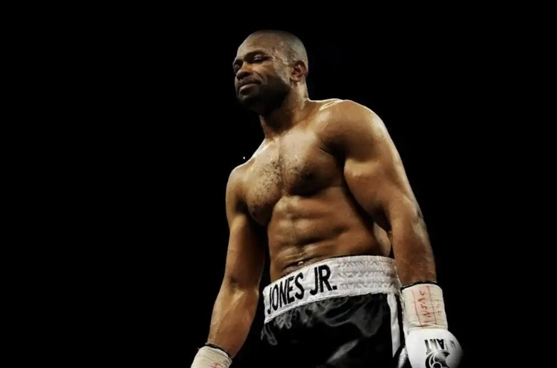 Прихильник путіна. Легендарний боксер проведе поєдинок проти російського репера