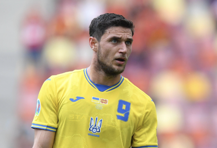 Переможець Ліги конференцій підпише форварда збірної України — ЗМІ