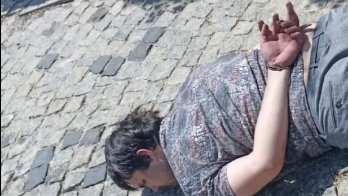 До рф доправили підозрюваного у підриві автомобіля офіцера ГРУ в Москві