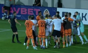 Летіли іскри: гравці Шахтаря та Полісся влаштували масову бійку після фінального свистка