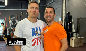 Усик провів тренування у залі з легендарним капітаном Шахтаря 