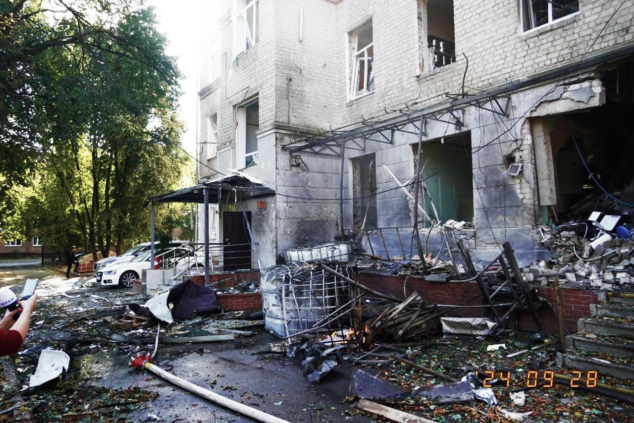 Відео: ДСНС показала момент повторного удару росіян по лікарні в Сумах 