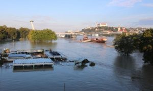 Фото: вода у Дунаї поблизу Братислави піднялася до позначки понад 9 метрів