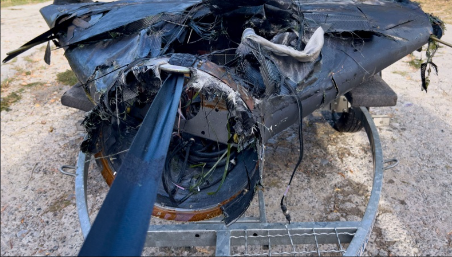 Сапери ДСНС дістали з Дніпра частину дрона, яка впала під час атаки рф