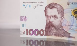 Тисяча від Зеленського: навіщо президент роздаватиме гроші українцям?